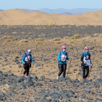 3-elles-marchent-quatre-jours-dans-le-desert